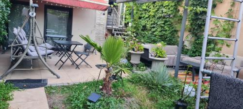 Bad Homburg v.d. Hoehe Apartment | Möblierte Souterrainwohnung mit 2 Schlafzimmern und Garten