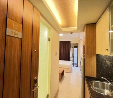 Jounieh Apartment | Mabelle s Room with Gym and Bar