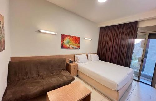 Jounieh Apartment | Mabelle s Room with Gym and Bar
