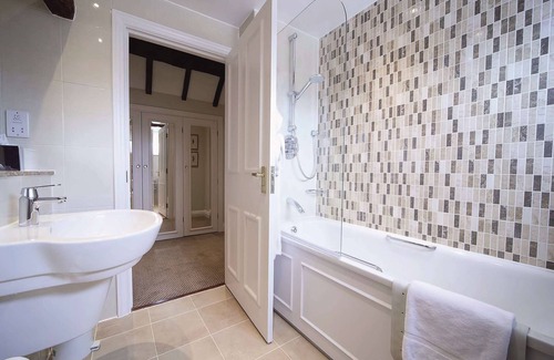 Stratford-upon-Avon Hotel | Macdonald Alveston Manor Hotel & Spa