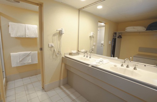Campbelltown Hotel | Maclin Lodge Motel