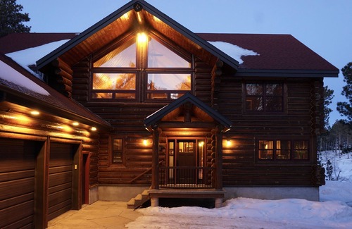 Deadwood Cabin | Magical Black Hills. Don't Stay in Just Any House. Stay in a True Log Home!