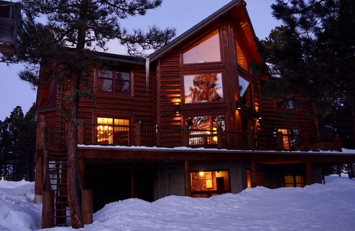 Deadwood Cabin | Magical Black Hills. Don't Stay in Just Any House. Stay in a True Log Home!