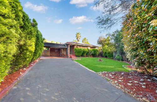 Berwick House | Magna Pool, Cabin, Garden, Peace & Resort !
