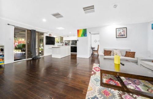 Berwick House | Magna Pool, Cabin, Garden, Peace & Resort !