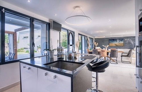 Jouars-Pontchartrain Villa | Magnificent villa with swimming pool, near Versailles and Paris