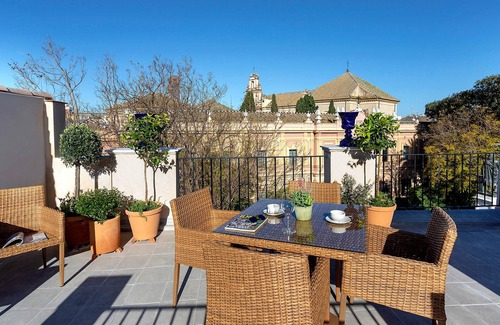 Museo Apartment | Magnificent 1 bedroom apartment with balcony. Plaza del Museo 201