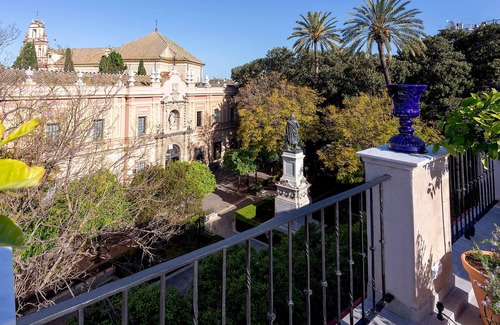 Museo Apartment | Magnificent 1 bedroom apartment with balcony. Plaza del Museo 201