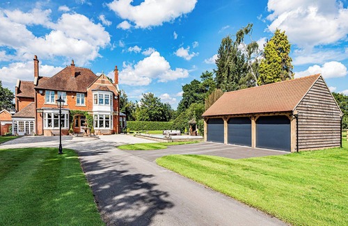 Lapworth House | Magnificent Edwardian Property with swimming pool or hot tub set in 3.5 acres