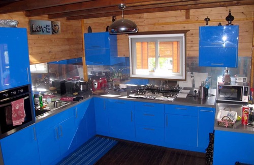 Albion Ski Chalet | Magnificent Villa "Chalet" comfortable 100 m from the beach and the center. Swimming pool