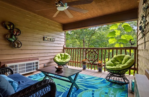 Eureka Springs Historic District Cabin | Magnolia@The Woods Cabins - Adorable cabin - 5 minute walk to downtown Eureka
