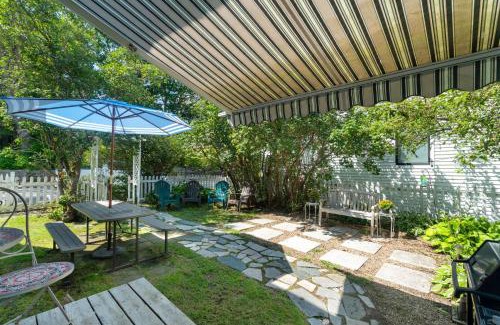 Meredith House | Main St Location Walk To Church Landing Pets