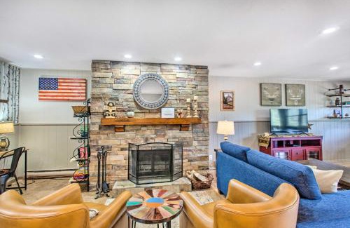 Red River Apartment | Main St Red River Ski Condo with Mountain View!