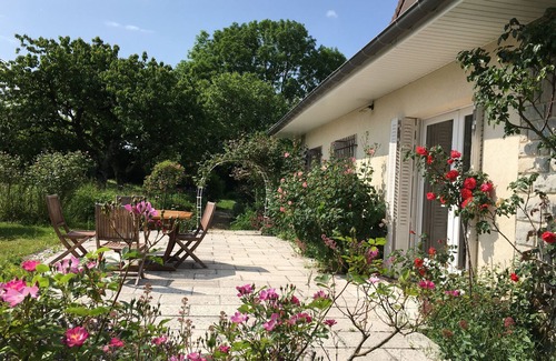 Marnay House | Maison de Campagne Avec Piscine Privée Entourée D'un Joli Jardin Sans vis à vis