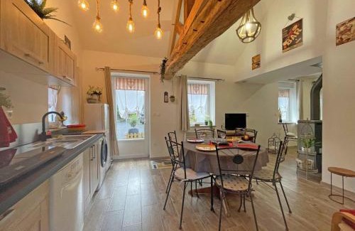 La Coulonche House | Maison en pierres, calme, proche Bagnoles, animaux acceptés, jardin - FR-1-497-222