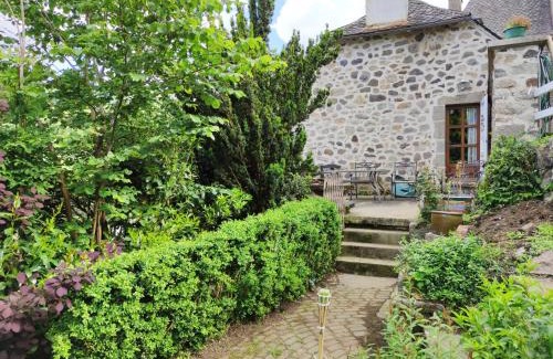 Saint-Jacques-des-Blats House | Maison familiale et authentique