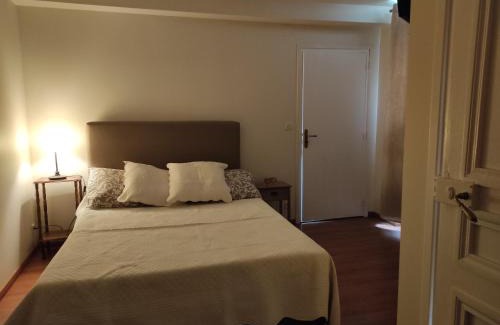 Sauveterre-de-Bearn House | Maison Salvaterra - Chambres d'hôtes et table d'hôtes