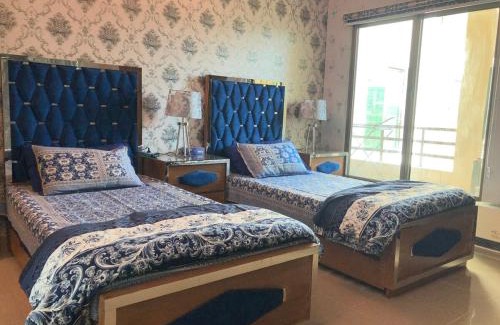 Islamabad Apartment | Majestic 2 Bedroom CONDO 1 Minute from GIGA Mall