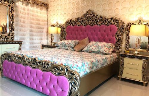 Islamabad Apartment | Majestic 2 Bedroom CONDO 1 Minute from GIGA Mall