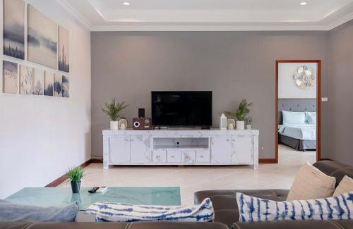 Pratumnak Hill Villa | Majestic Residence Pool Villas 3 Bedrooms Private Beach