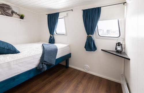 Ylamylly Boat Rental | Majoitus-Ravintolalaiva Saimatar