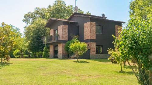 Santa Pau House | Majordoms Baseia - jardí i accés privat a La Fageda