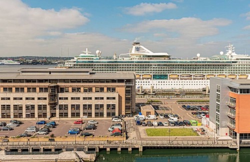 The Docks Apartment | Malmaison Apt 26 · Stunning lux 1bed apt | balcony | river views