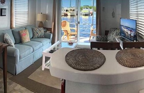 Tavernier Boat Rental | Mangrove Marina and Resort Aqualodge Houseboats