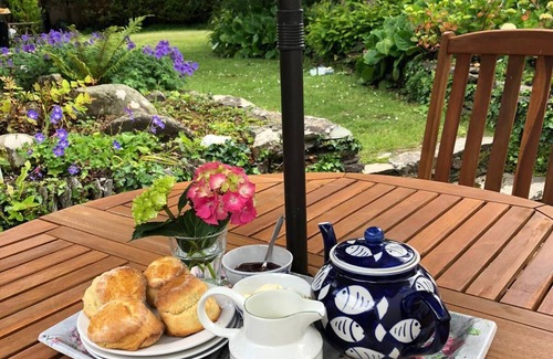 Croyde Cottage | Manor Cottage, Croyde Village/sleeps 5/tucked away location/800m from beach