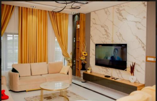 Apapa House | Manor luxury homes
