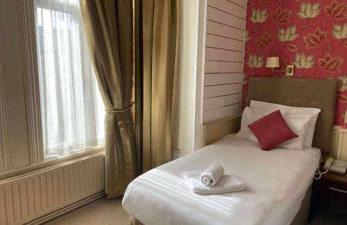 Glasnevin Hotel | Maples House Hotel