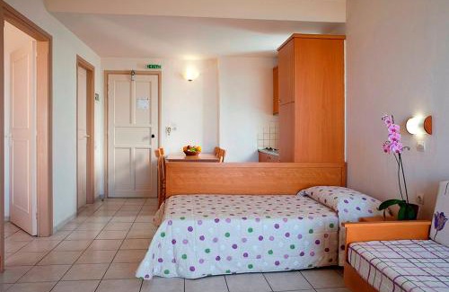 Platanes Hotel | Marinos Beach Hotel