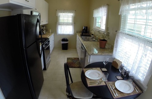 East Beach Apartment | Mariposa- One Bedroom Flat; sweet getaway by the Beach! newly renovated beauty