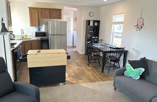 Mariposa Cottage | Mariposa Yosemite Brand new cute 2 bed cottage on large scenic quiet lot