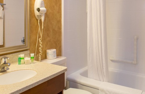 Port Hawkesbury Hotel | Maritime Inn Port Hawkesbury