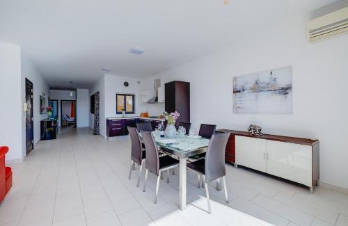 Sliema Apartment | Marvellous Apartment with Valletta and Harbour Views