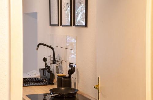 Schillerkiez Apartment | Massagesessel, King-Sized Bed, Billardtisch, 2 Couches