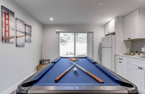 Pacifica House | Massive Themed 5BR w/Game Room/Hot Tub/Pool Table