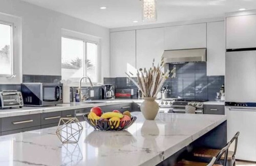 Pacifica House | Massive Themed 5BR w/Game Room/Hot Tub/Pool Table