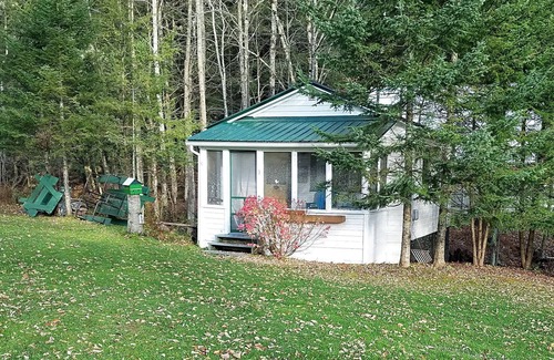 Barton Cottage | May Brook Falls Cottages, Cottage #3