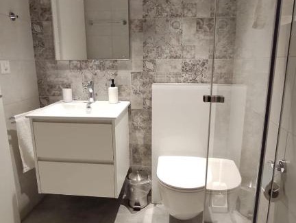 Leukerbad Apartment | Mayenzett 25, komplett renoviert, vis-à-vis Klinik & Thermalbad