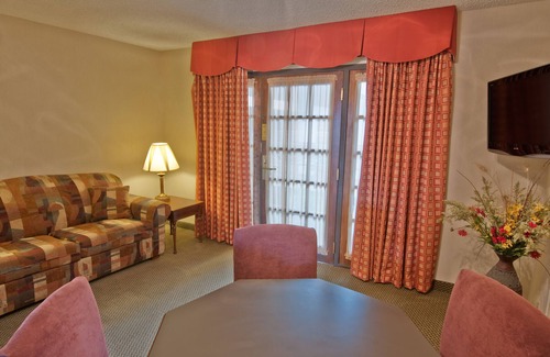 Abilene Hotel | MCM Elegante Suites Abilene