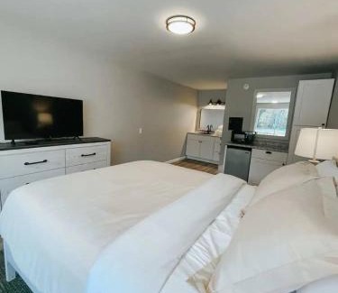 Townsend Hotel | Meadow Room At The Trailblazer Unit 3