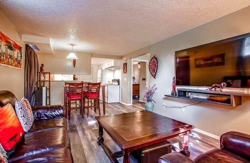 East Colfax Apartment | Medical Stay Near Anschutz | $3499 All-Incl | Pets