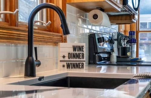 University Heights House | Melrose Place - Kinnick's Best Game Day Experience