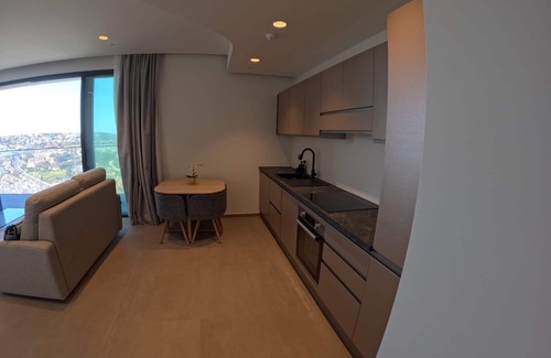 St. Julian's Apartment | Mercury Tower suite in heart of the city