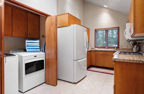 Overlook Park House | Meredith Lodging - Home with A/C, Dog Ok, Walking Distance to the SHARC!