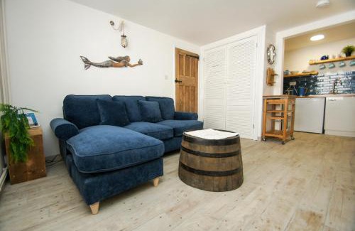 Hove Apartment | Mermaid Cottage - Wood Burner- by Brighton Holiday Lets