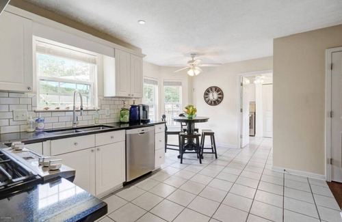 Tranquil Harbour House | Mermaid’s Landing - 3 Bedrooms with Private Seasonal Pool!