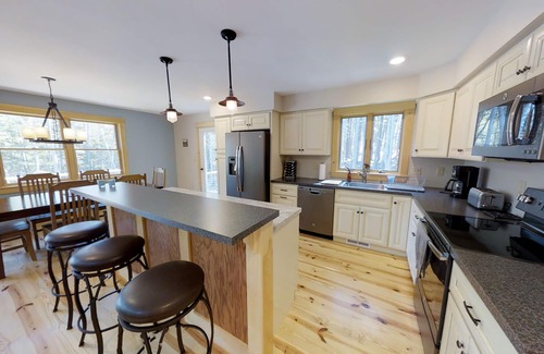 New Durham House | Merrymeeting Lake-Relaxing Getaway-Modern, Spacious Home- Private Setting
